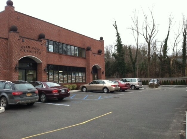 More Photos Of 20 Forest Ave, Glen Cove Freestanding For Lease