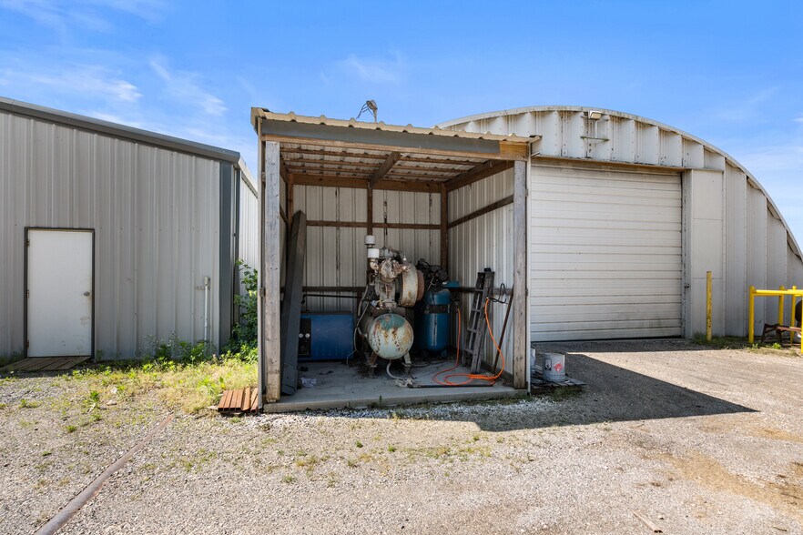 More Photos Of 2946 State Highway V, Matthews Warehouse For Sale