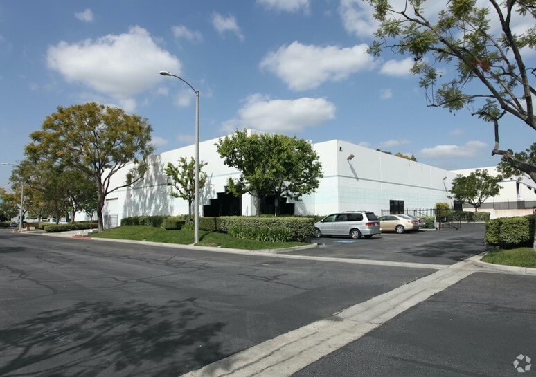 More Photos Of 104 Exchange Pl, Pomona Warehouse For Lease