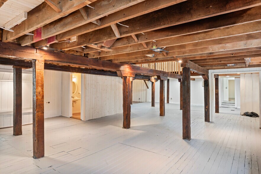 More Photos Of 20704 Ashburn Rd, Ashburn Unknown For Lease