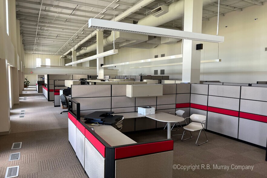 More Photos Of 2813 N Neergard Ave, Springfield Truck Terminal For Sale