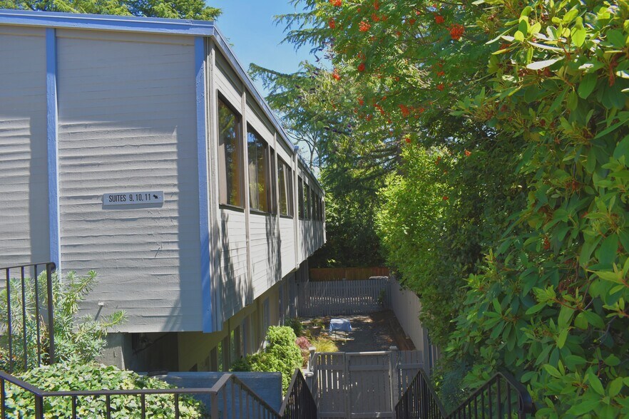 More Photos Of 6850 35th Ave NE, Seattle Unknown For Sale