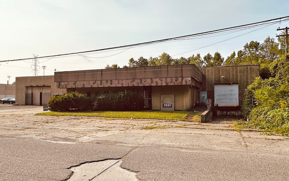Primary Photo Of 26811 Fullerton St, Redford Township Warehouse For Sale