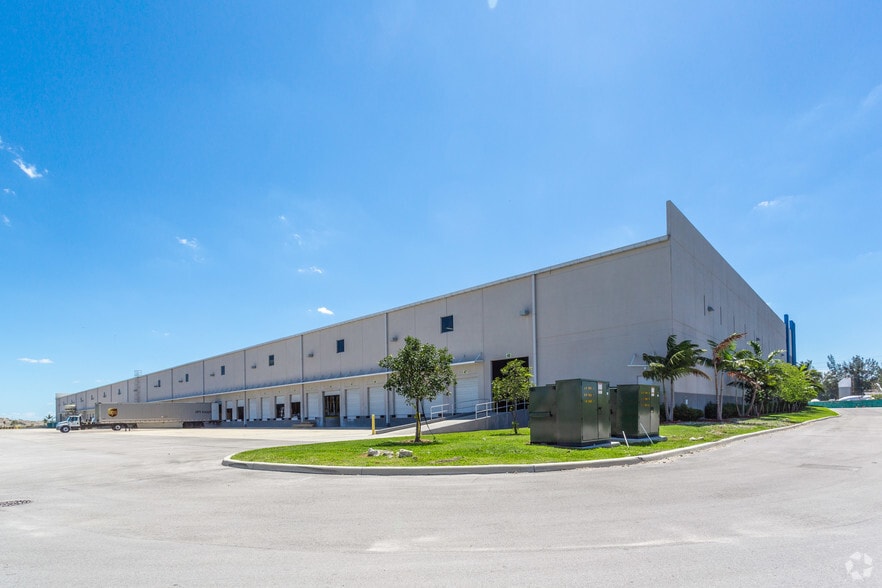 More Photos Of 9001-9101 NW 87th Ave, Medley Warehouse For Lease