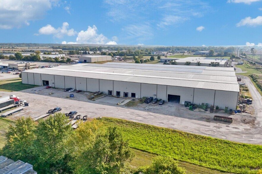 More Photos Of 2930 Morton Dr, East Moline Warehouse For Lease