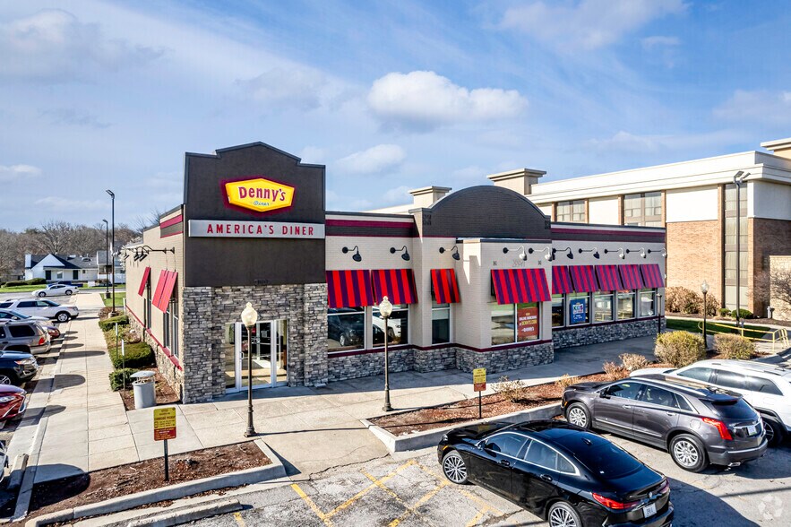 More Photos Of 9001 Shawnee Mission Pky, Merriam Restaurant For Lease