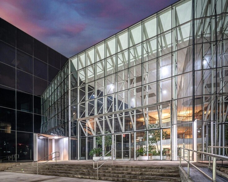 More Photos Of 7915 FM-1960 W, Houston Office For Lease