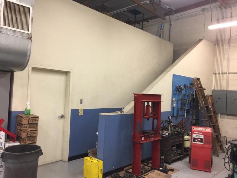 More Photos Of 300 S 79th St, Chandler Service For Lease