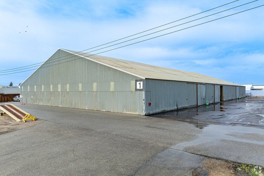 Primary Photo Of 1900 E Brundage Ln, Bakersfield Warehouse For Lease