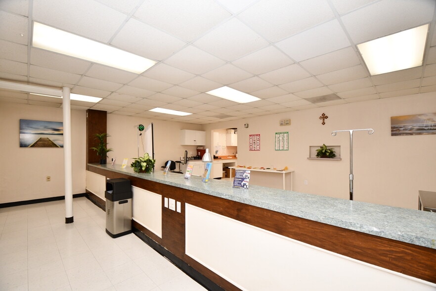 More Photos Of 7118 Harrisburg Blvd, Houston Medical For Sale