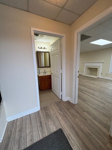 More Photos Of 1249 Mall Dr, North Chesterfield Medical For Lease