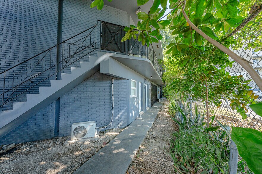 More Photos Of 1177 NW 8th Street Rd, Miami Apartments For Sale