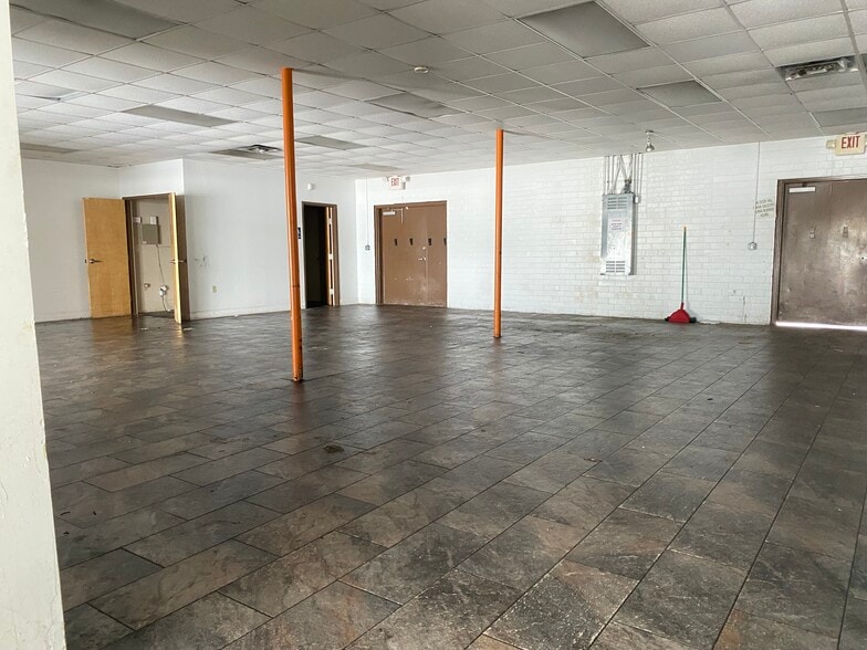 More Photos Of 5109-5137 Raeford Rd, Fayetteville Freestanding For Lease