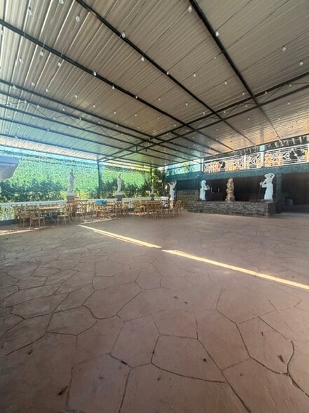 More Photos Of 6500 Foothill Blvd, Tujunga Restaurant For Sale