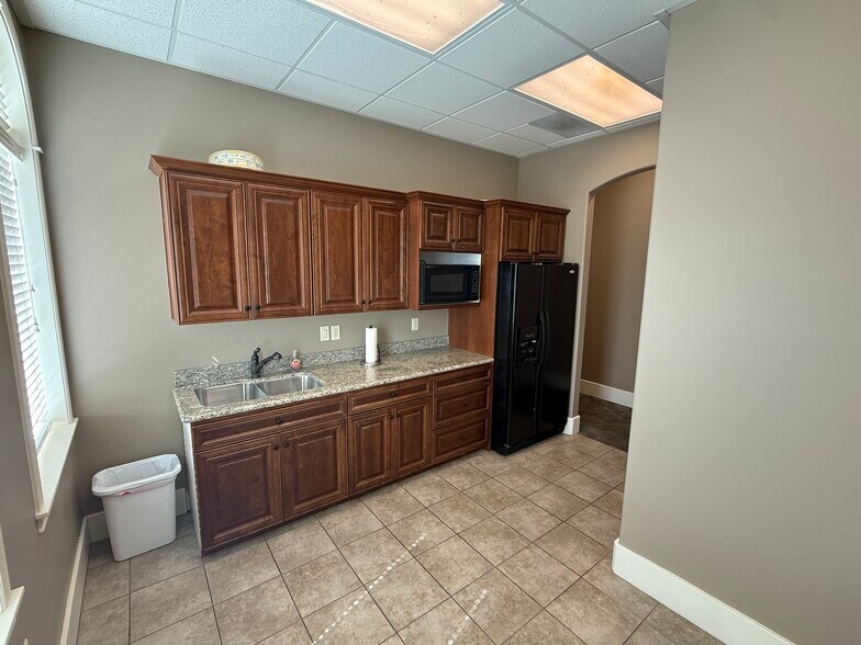 More Photos Of 20 W Main St, Alpine Unknown For Lease
