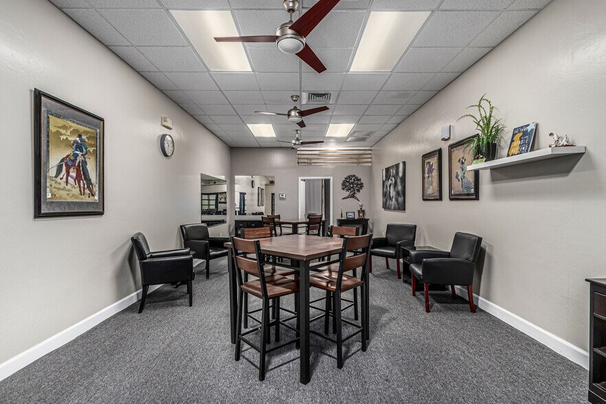 More Photos Of 3173 E Chandler Blvd, Phoenix Freestanding For Sale