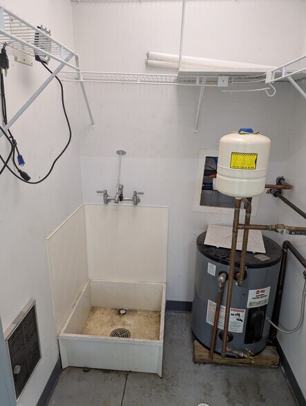 More Photos Of 4085 Pepperell Way, Dublin Distribution For Sale