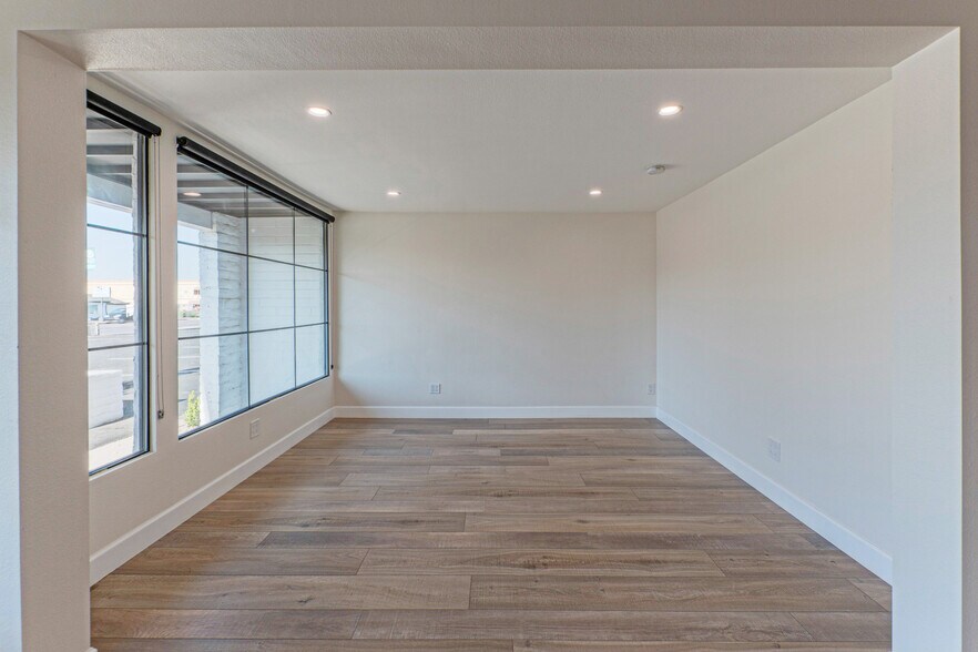 More Photos Of 3530 E Indian School Rd, Phoenix Office For Lease