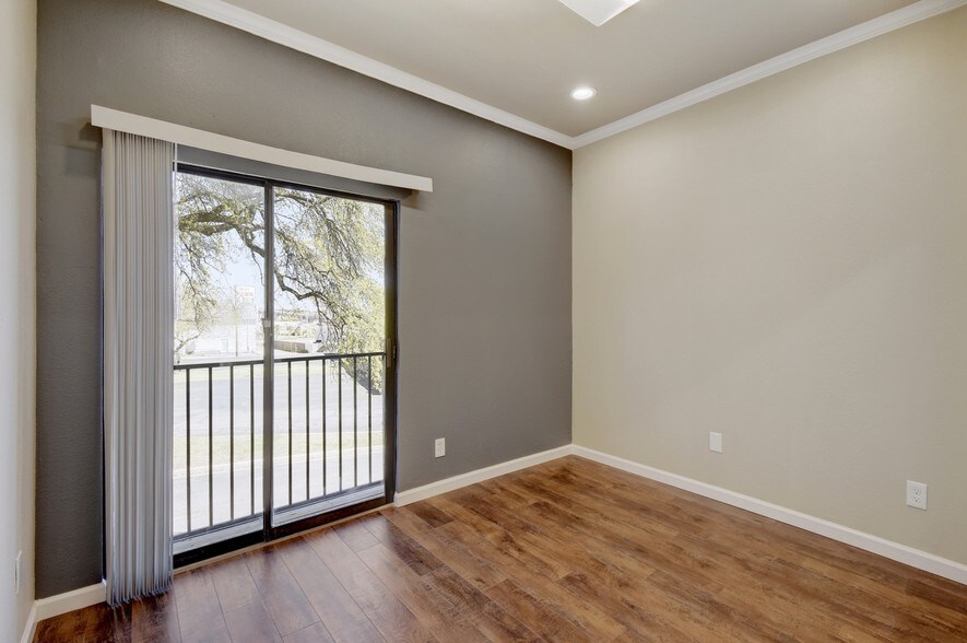 More Photos Of 13740 N Highway 183, Austin Office For Sale