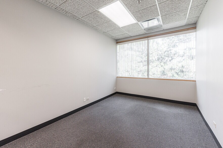 More Photos Of 290 Springfield Dr, Bloomingdale Medical For Lease