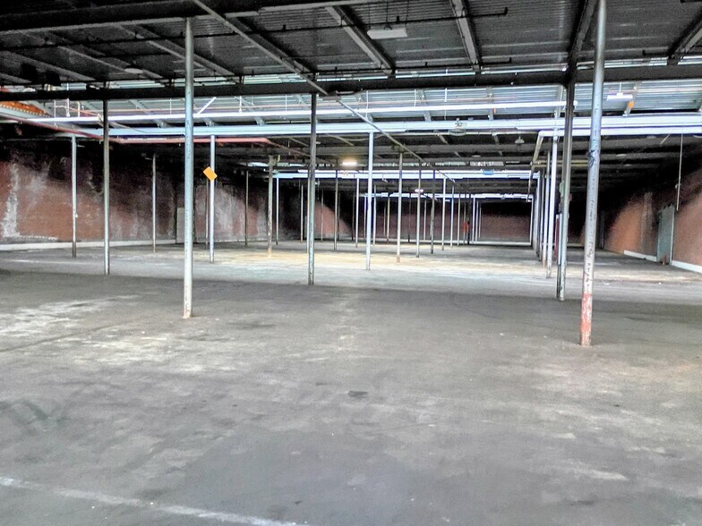More Photos Of 52-64 Oakland Ave, East Hartford Light Distribution For Lease