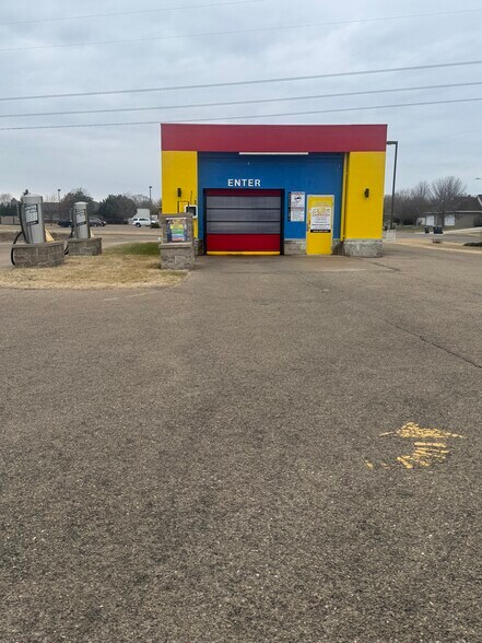 More Photos Of 123 N 13th Ave, Winneconne Carwash For Sale