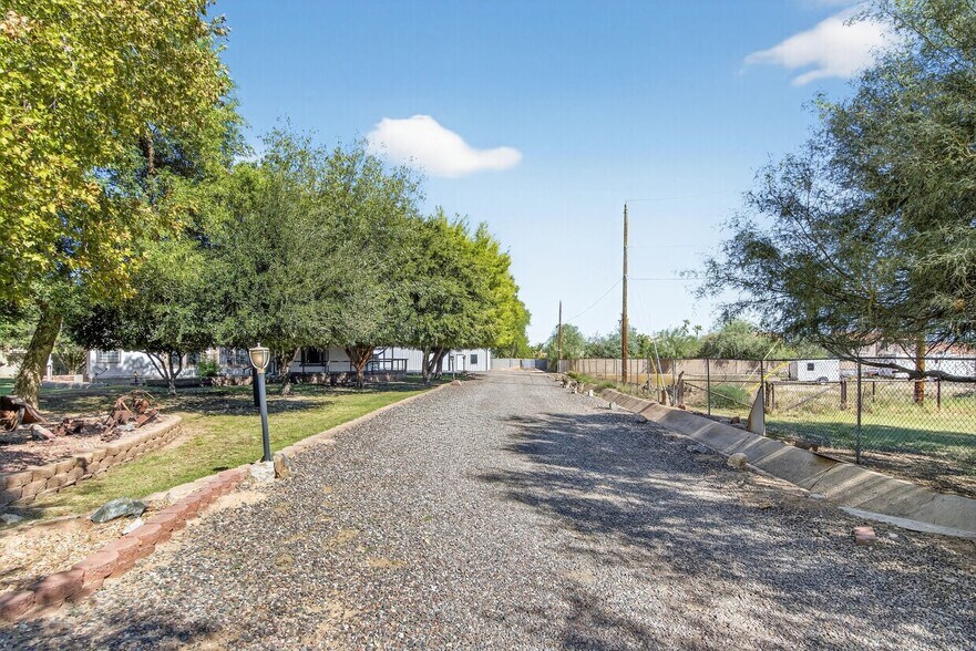 More Photos Of 9259 S Priest Dr, Tempe Showroom For Lease