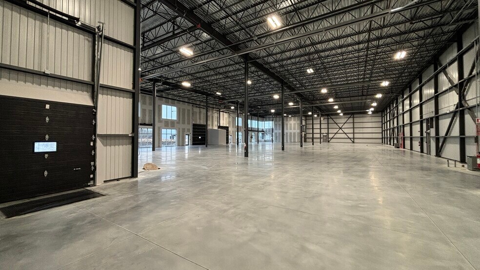 More Photos Of 100 Rue Robert-Mckenzie, Beauharnois Warehouse For Lease