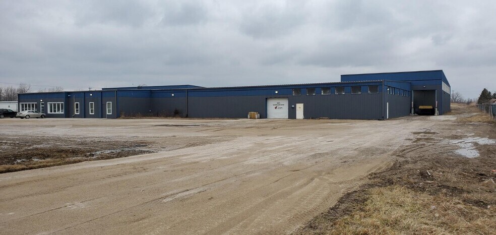 More Photos Of 260 Centre St, Petrolia Warehouse For Lease