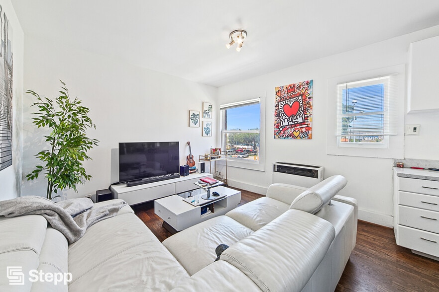 More Photos Of 120 Westminster Ave, Venice Apartments For Sale