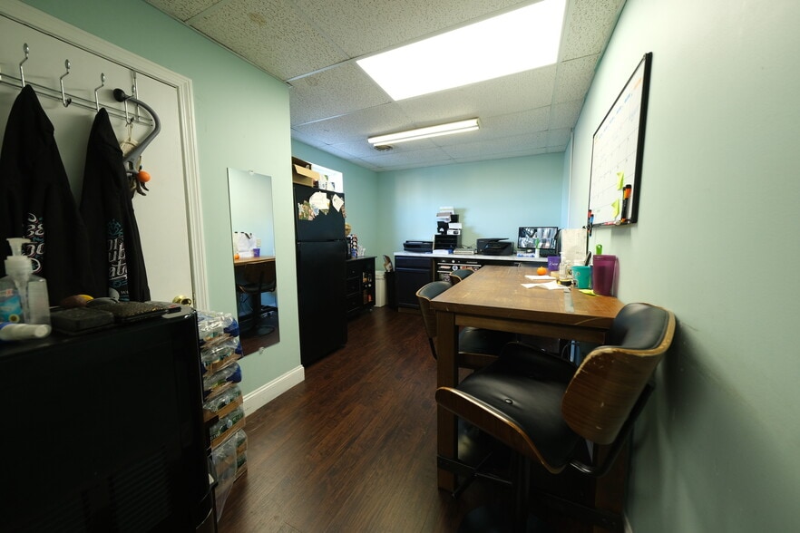 More Photos Of 506-512 Main St, Warren Storefront Retail Residential For Lease