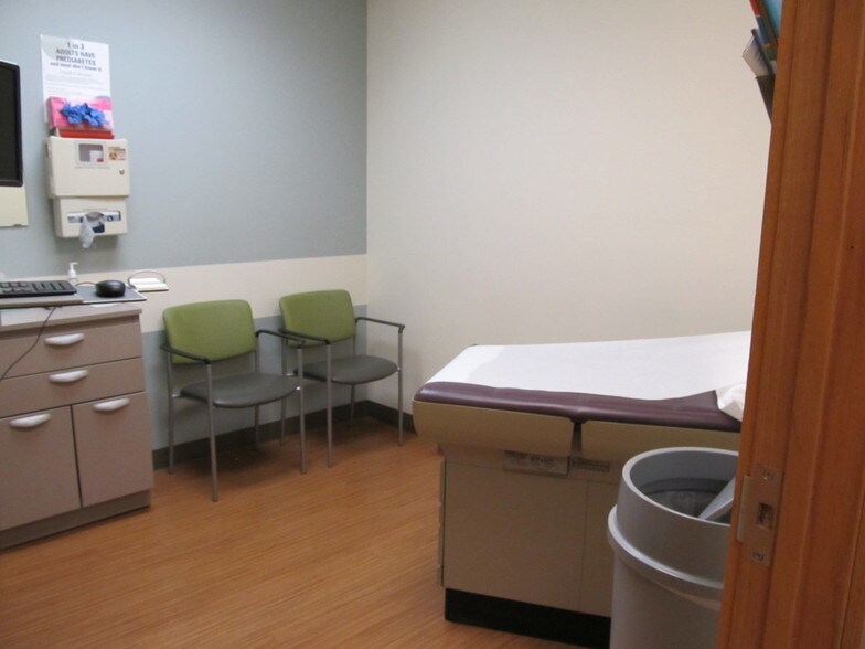 More Photos Of 515 E Division Rd, Rockford Freestanding For Lease