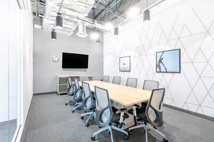 More Photos Of 9100 Conroy Windermere Rd, Windermere Coworking Space