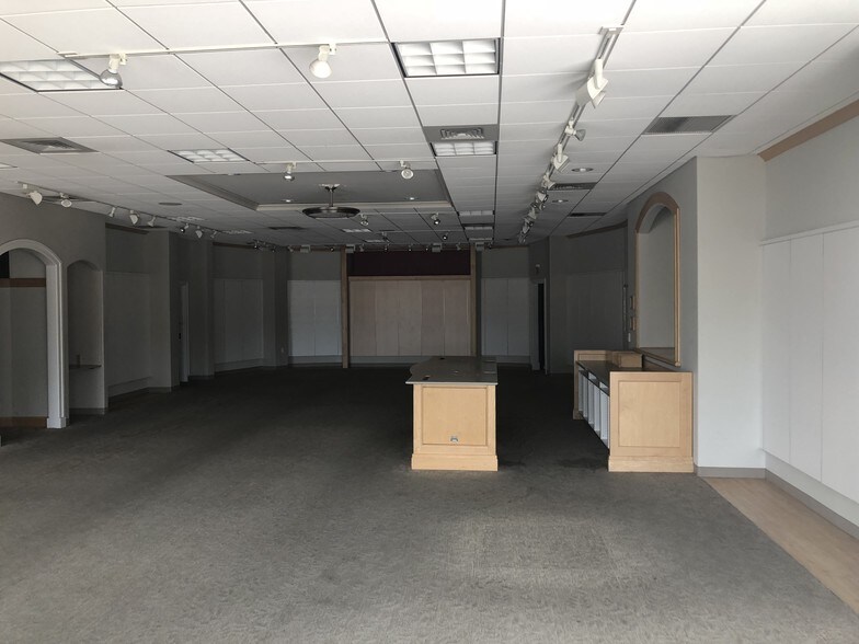 More Photos Of 5040 Frederica St, Owensboro Storefront For Lease