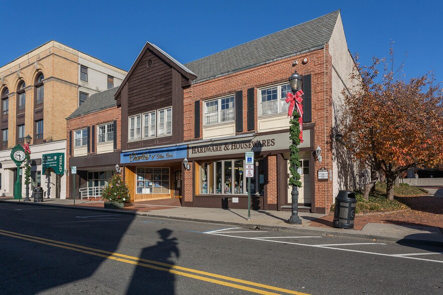 More Photos Of 17-21 Glen St, Glen Cove Storefront Retail Office For Lease