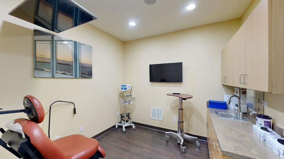 More Photos Of 447 Naubuc Ave, Glastonbury Office For Sale