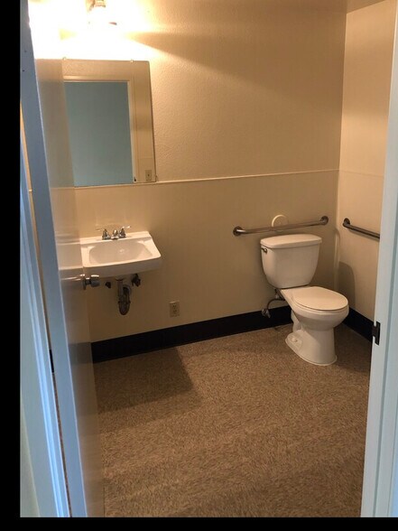 More Photos Of 23322 South Pointe Dr, Laguna Hills Industrial For Lease