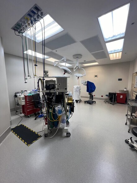 More Photos Of 3201 S Tamiami Trl, Sarasota Medical For Sale