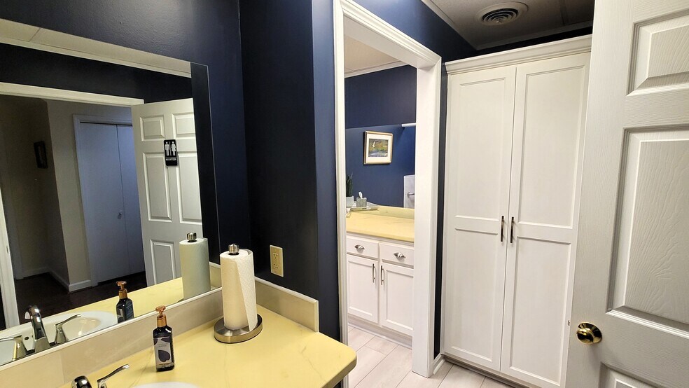 More Photos Of 101 Chapman St, Greenville Office For Sale