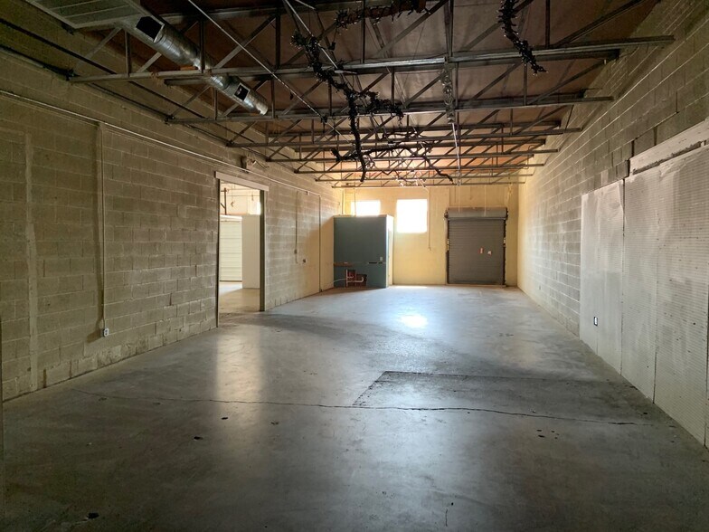 More Photos Of 132 Cole St, Dallas Warehouse For Lease