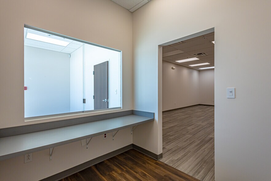 More Photos Of 101 Man United St, Laredo Warehouse For Lease