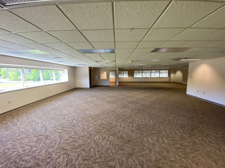 More Photos Of 701 Maple St, Peshtigo Warehouse For Lease