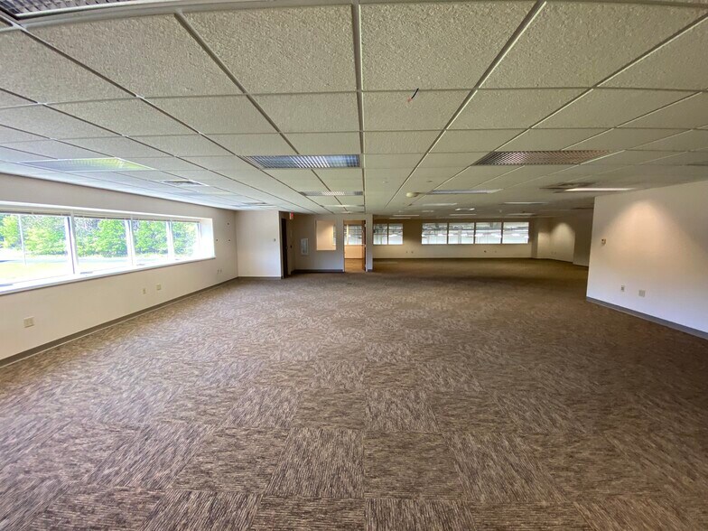 More Photos Of 701 Maple St, Peshtigo Warehouse For Lease