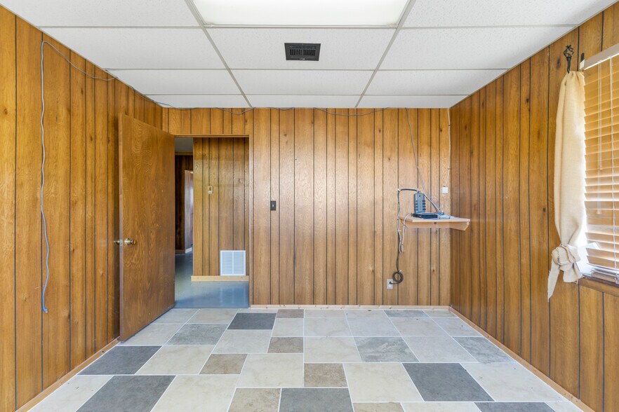 More Photos Of 600 W Cherry St, Cushing Warehouse For Lease