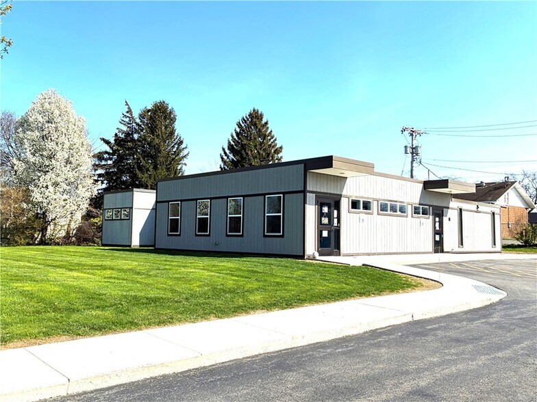 Primary Photo Of 1055 Denise Rd, Greece Veterinarian Kennel For Sale