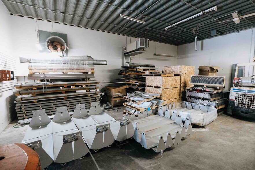 More Photos Of 2565 16th Ave, Columbus Light Manufacturing For Sale