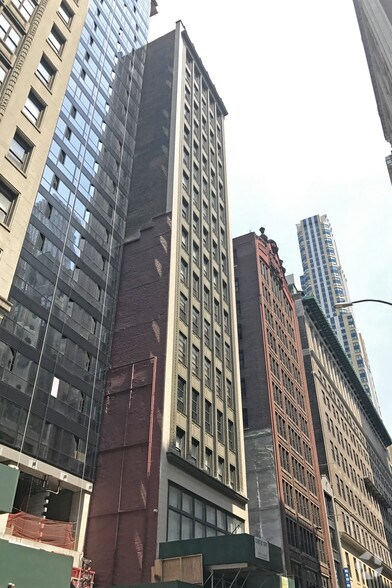 More Photos Of 21 W 38th St, New York Office For Lease