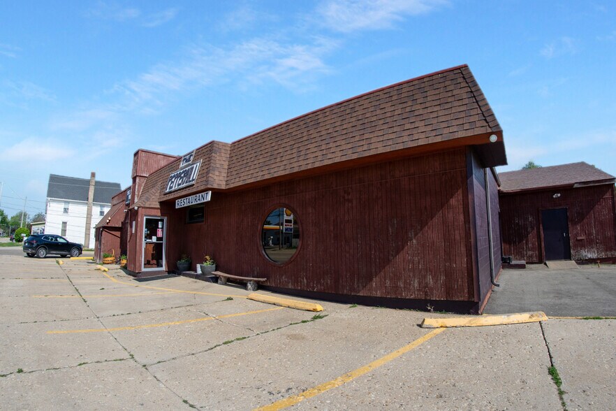 More Photos Of 10 E Hitt St, Mount Morris Restaurant For Sale