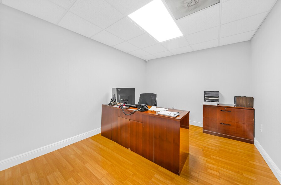 More Photos Of 7901-8195 NW 67th St, Miami Warehouse For Lease