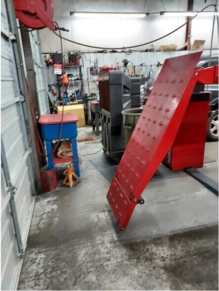 More Photos Of 301 N Logan St, Gaffney Auto Repair For Sale